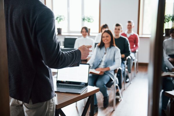 cheerful-mood-group-people-business-conference-modern-classroom-daytime RED 1500 px Larg